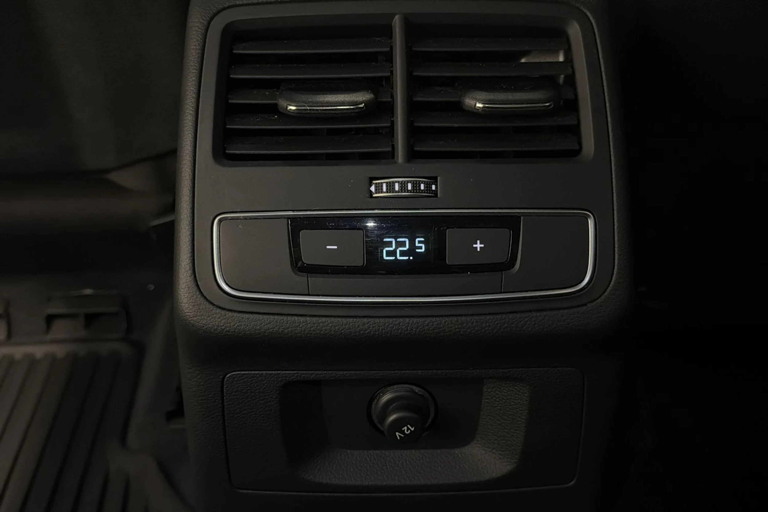 met. harmaa Audi A4 2023 kuva 15.