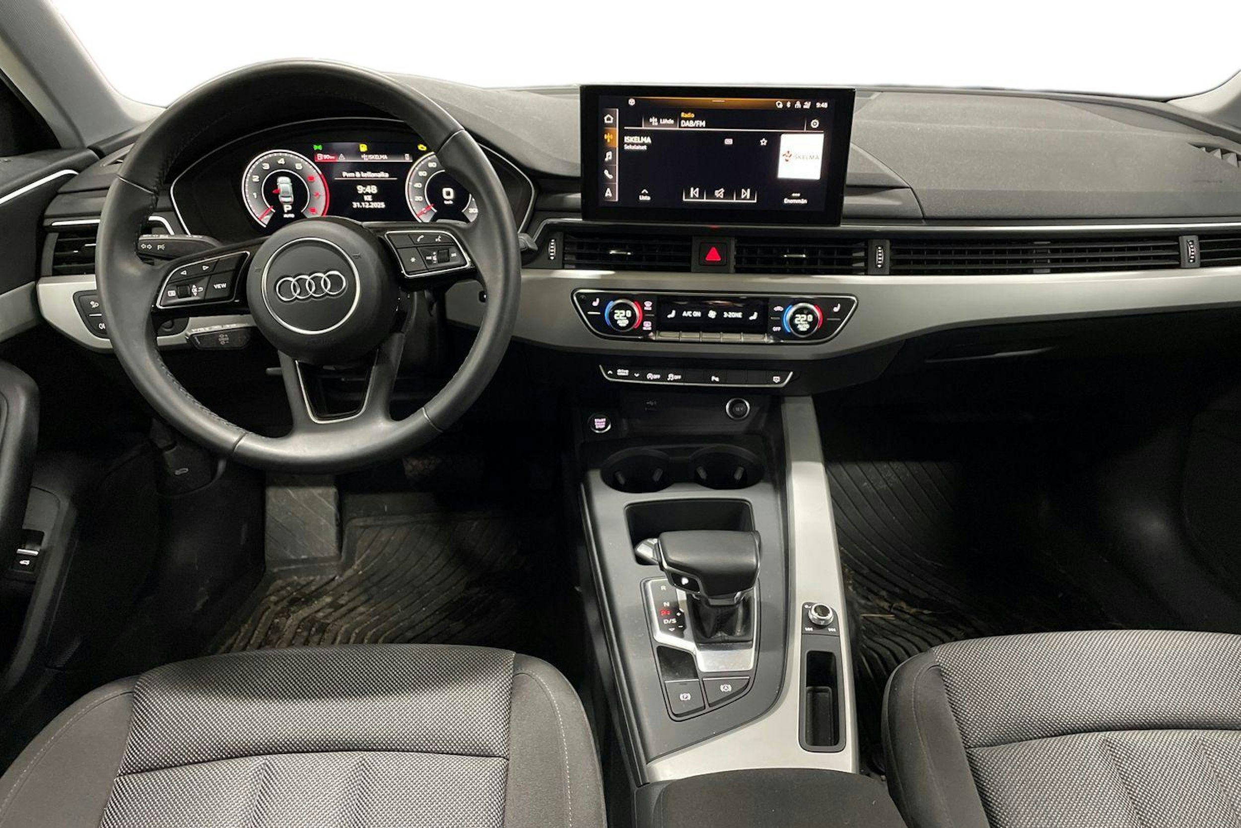 Valkoinen Audi A4 2023 kuva 9.