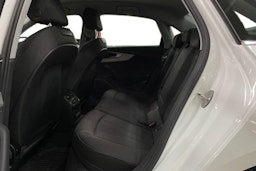 Valkoinen Audi A4 2023 kuva 10.