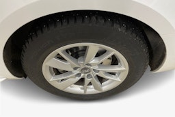 Valkoinen Audi A4 2023 kuva 11.