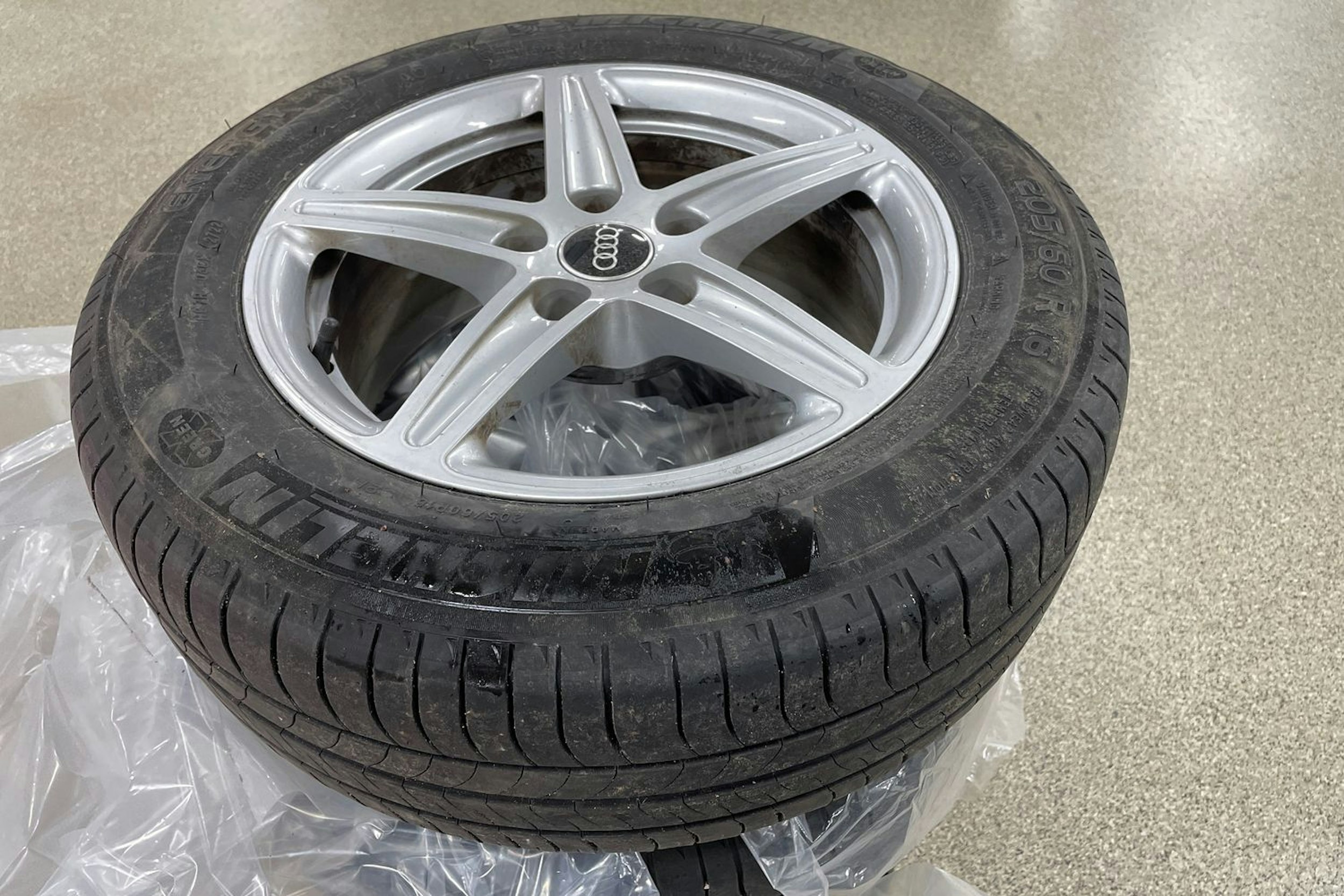 Valkoinen Audi A4 2023 kuva 13.