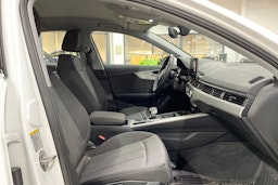 Valkoinen Audi A4 2023 kuva 14.