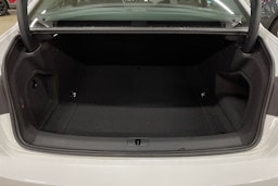 Valkoinen Audi A4 2023 kuva 16.