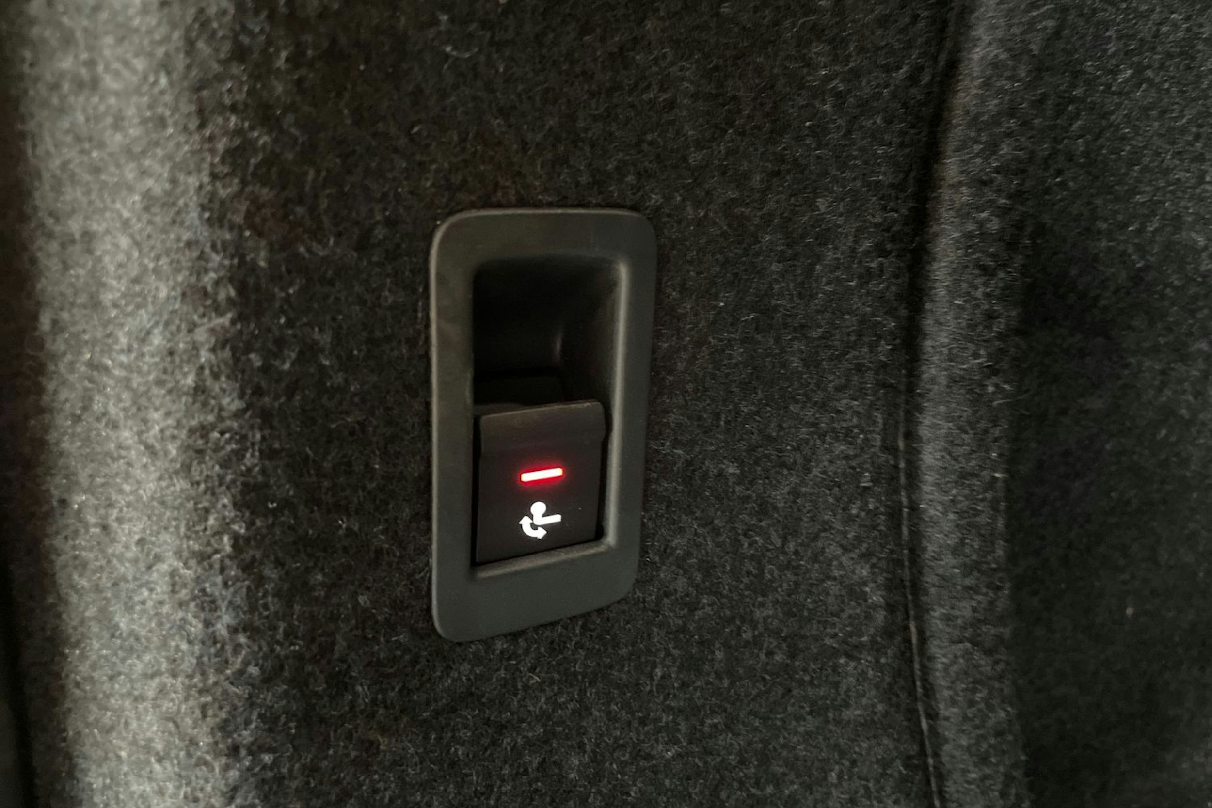 Valkoinen Audi A4 2023 kuva 17.