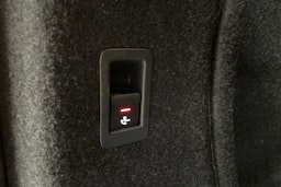 Valkoinen Audi A4 2023 kuva 17.