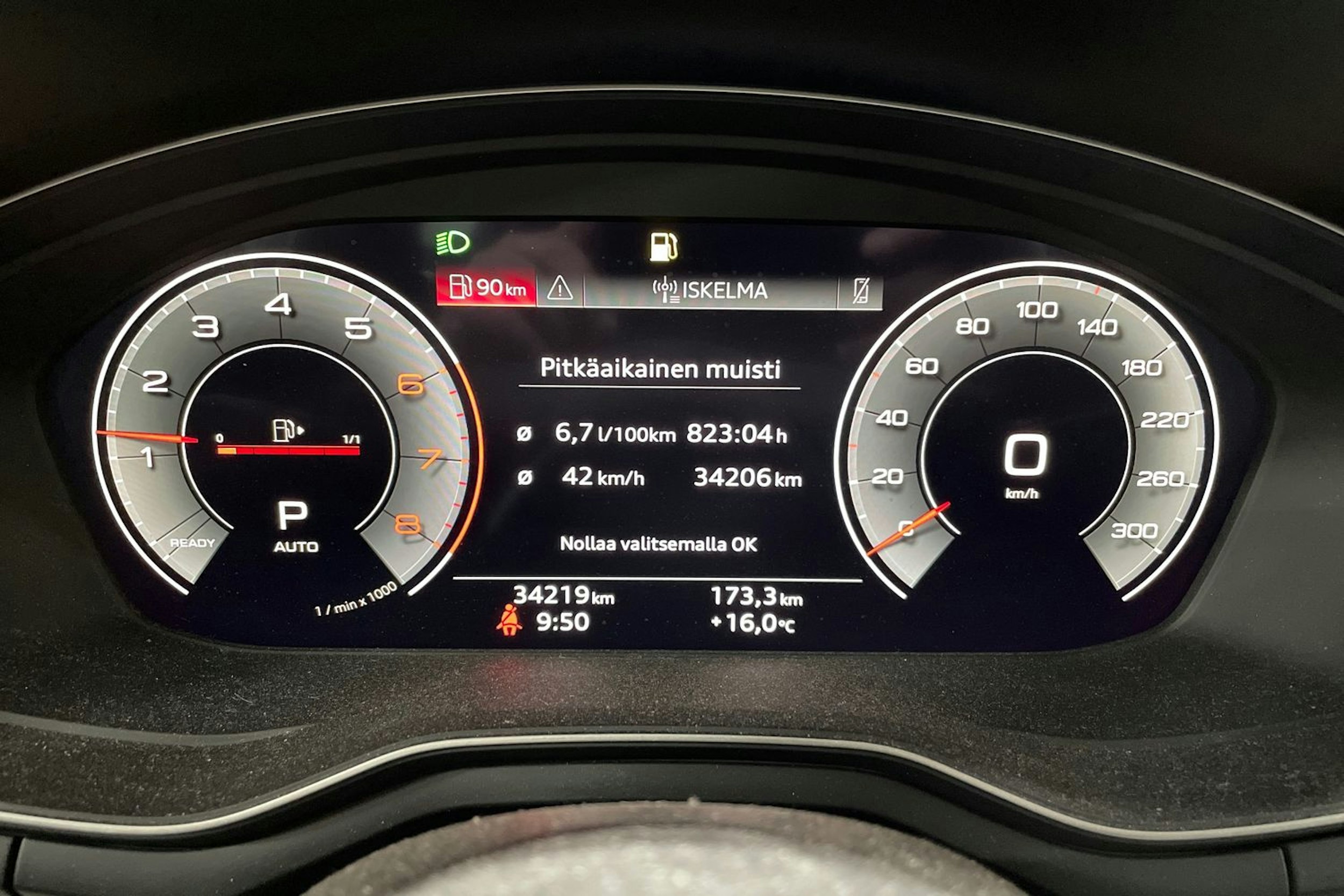 Valkoinen Audi A4 2023 kuva 18.