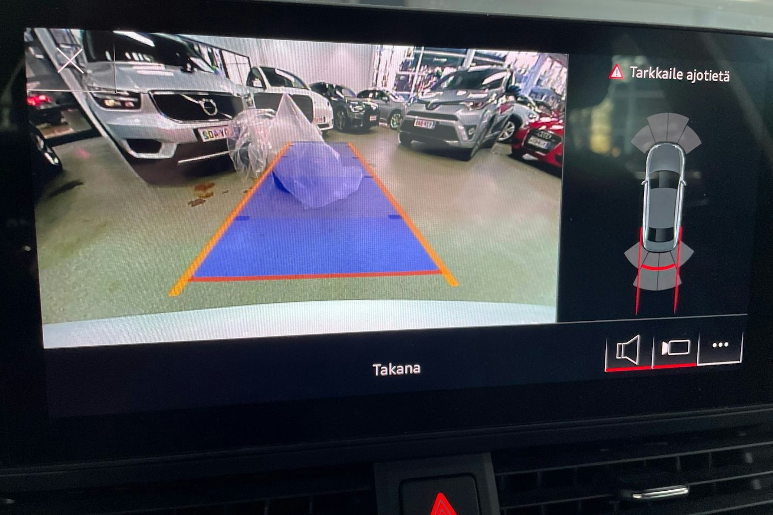 Valkoinen Audi A4 2023 kuva 20.