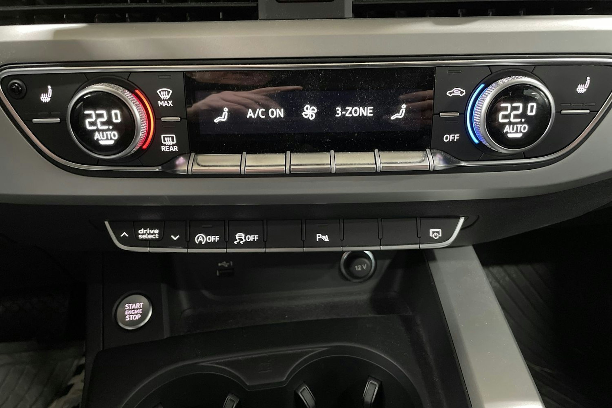 Valkoinen Audi A4 2023 kuva 23.