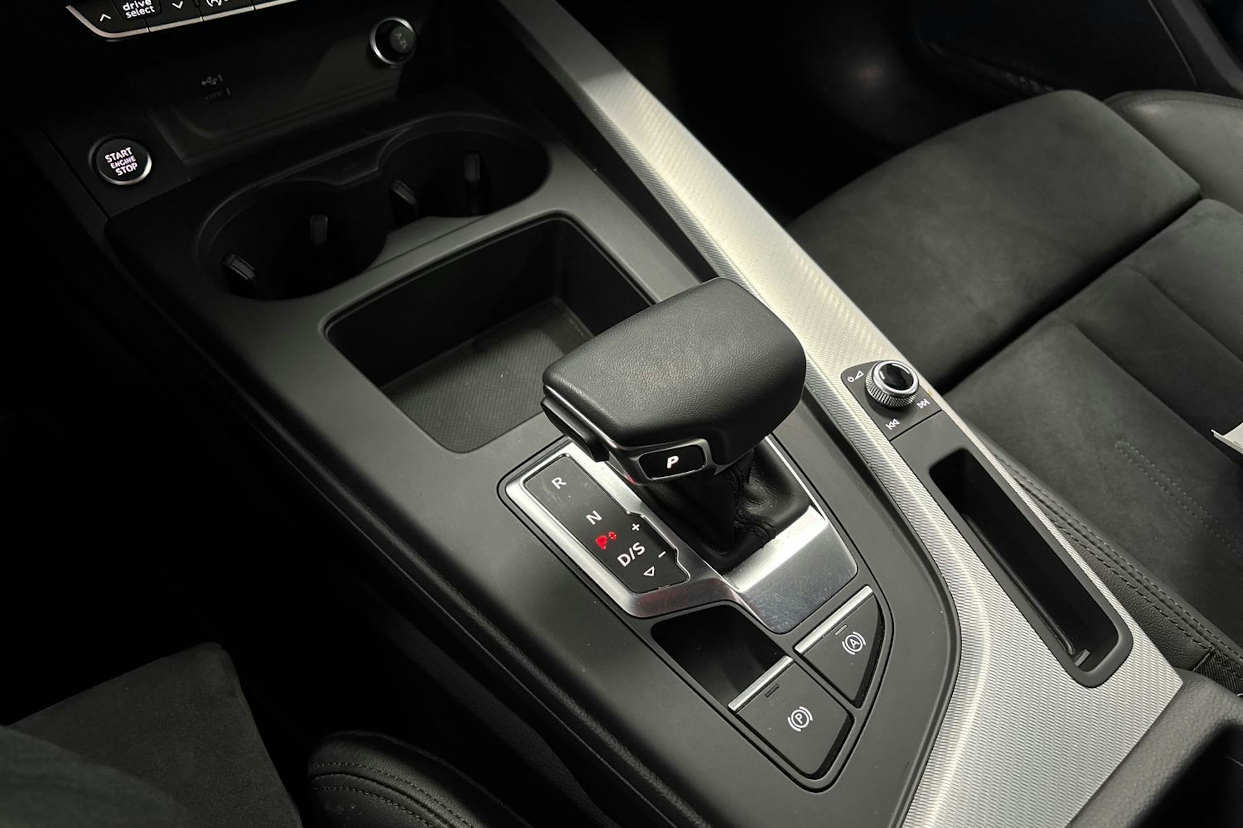 Valkoinen Audi A4 2023 kuva 27.