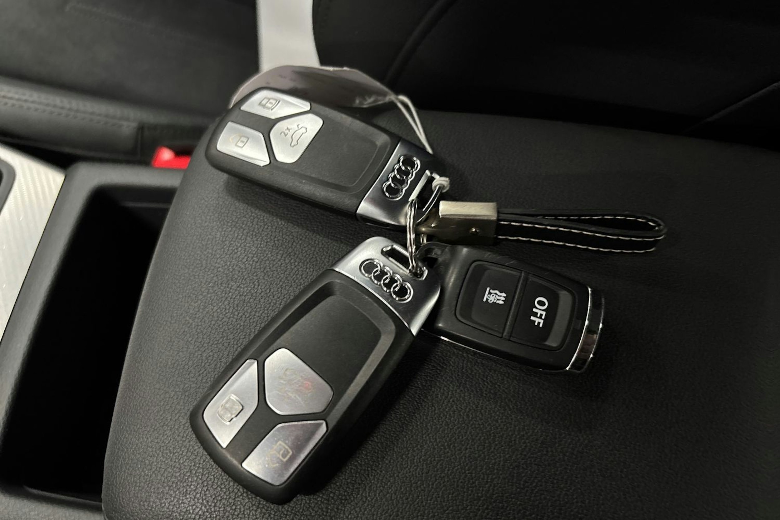 Valkoinen Audi A4 2023 kuva 28.