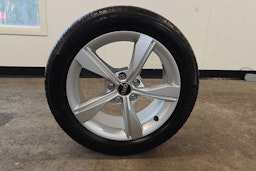 musta Audi A4 2023 kuva 13.