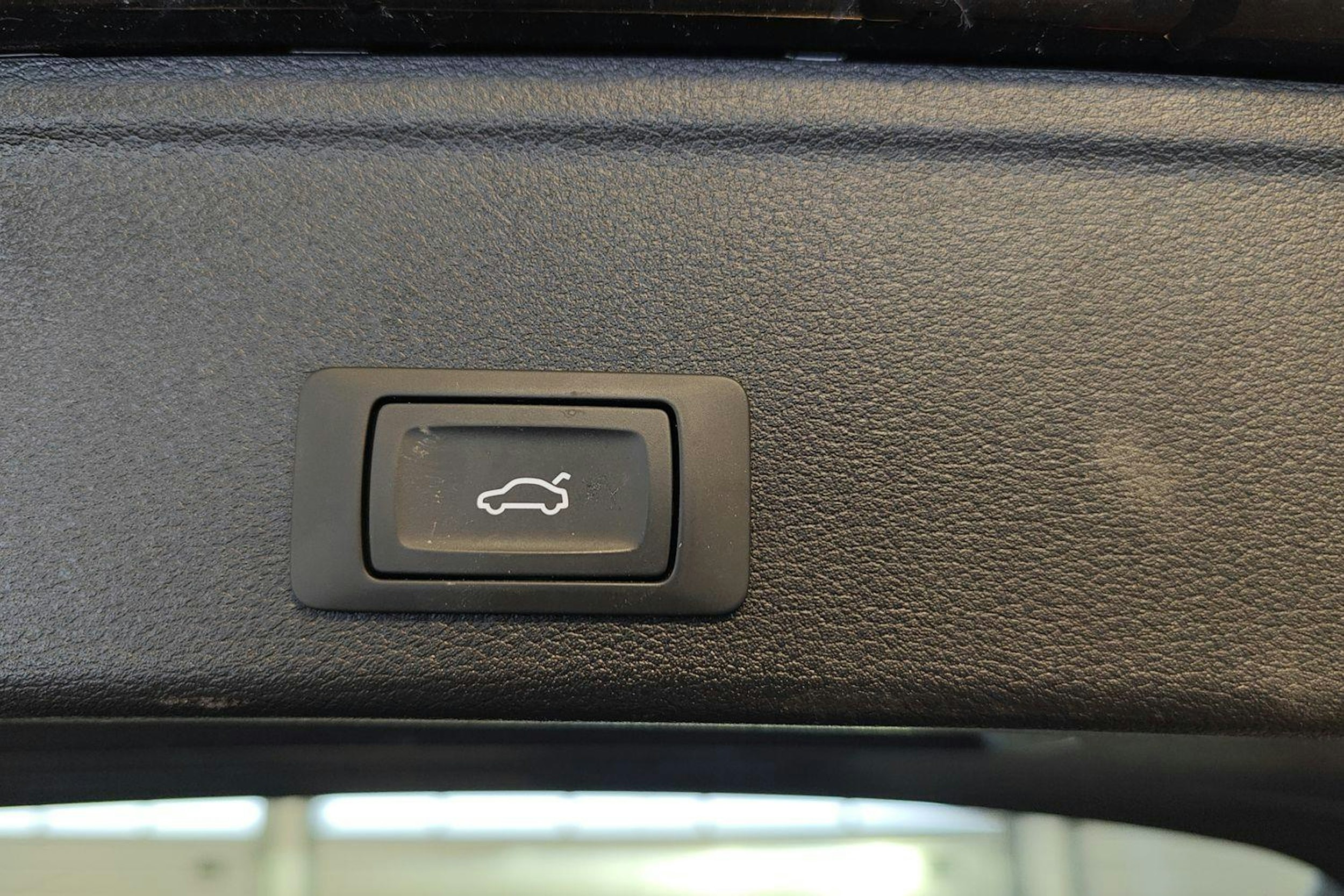 musta Audi A4 2023 kuva 16.