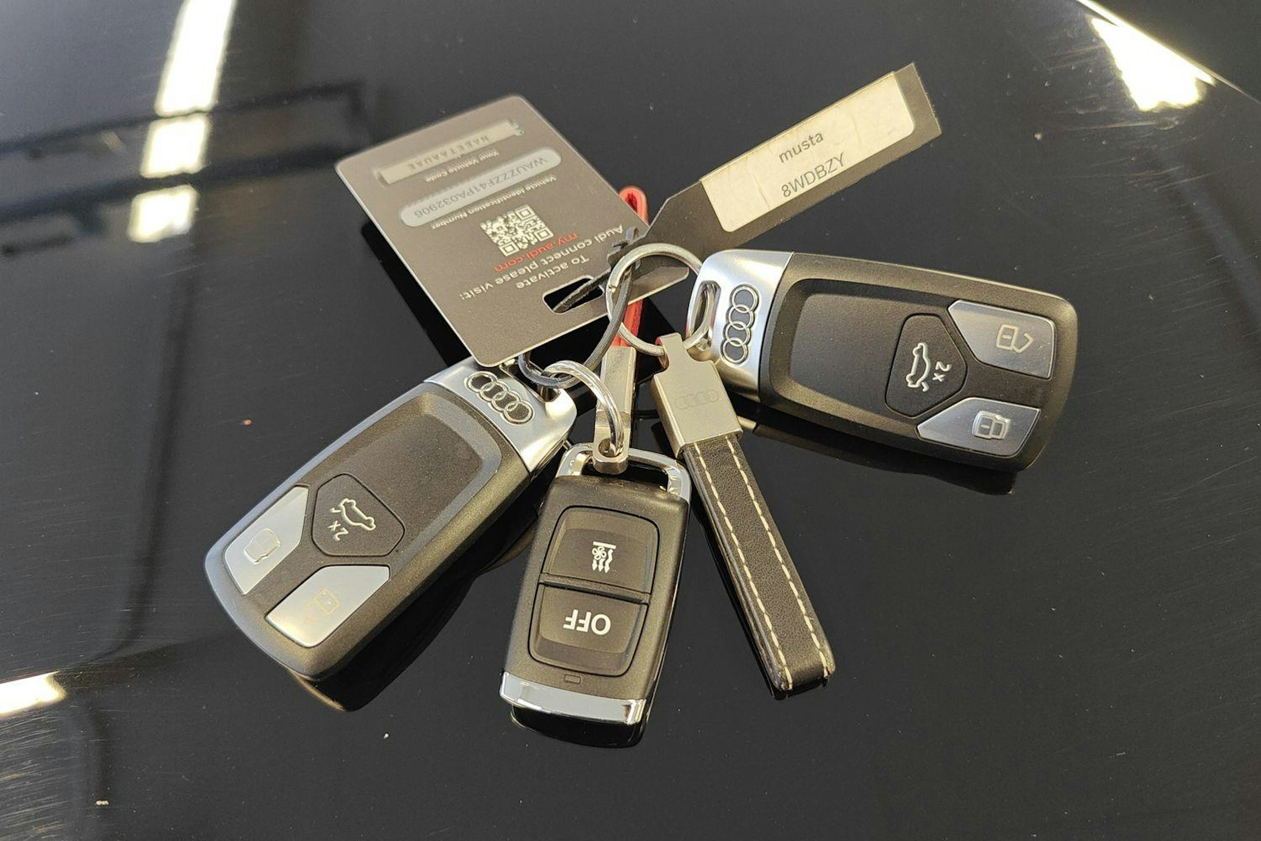 musta Audi A4 2023 kuva 17.