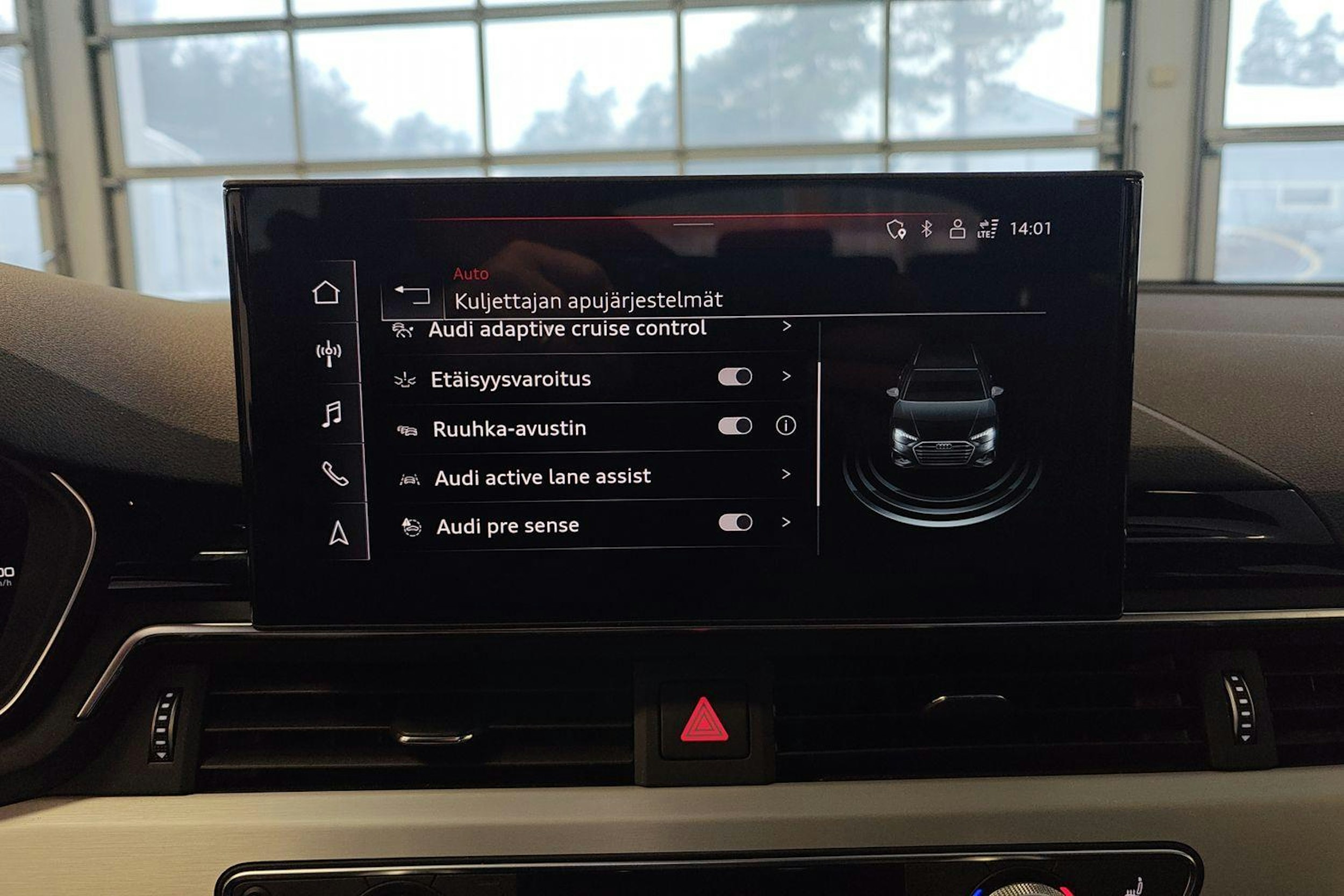 musta Audi A4 2023 kuva 18.