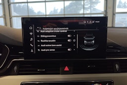 musta Audi A4 2023 kuva 18.