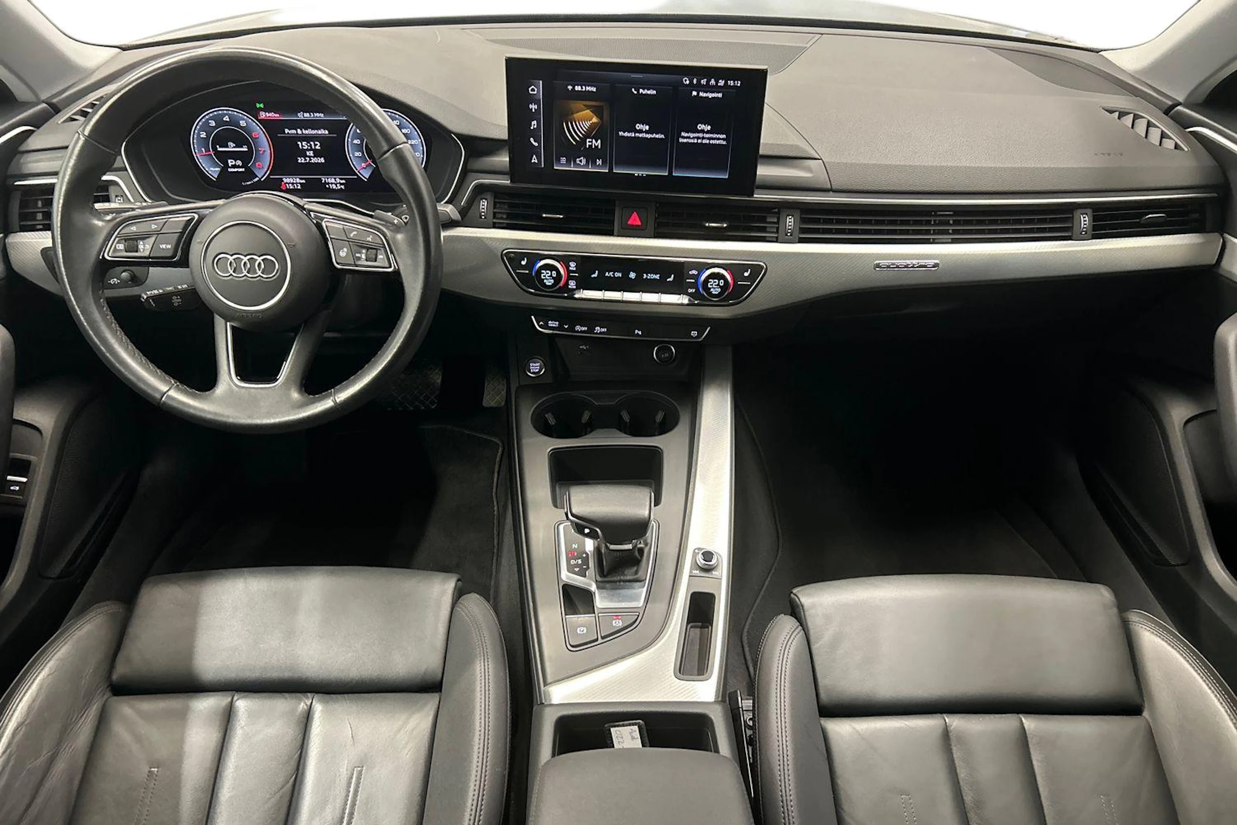 musta Audi A4 2023 kuva 7.