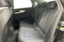 musta Audi A4 2023 kuva 8.