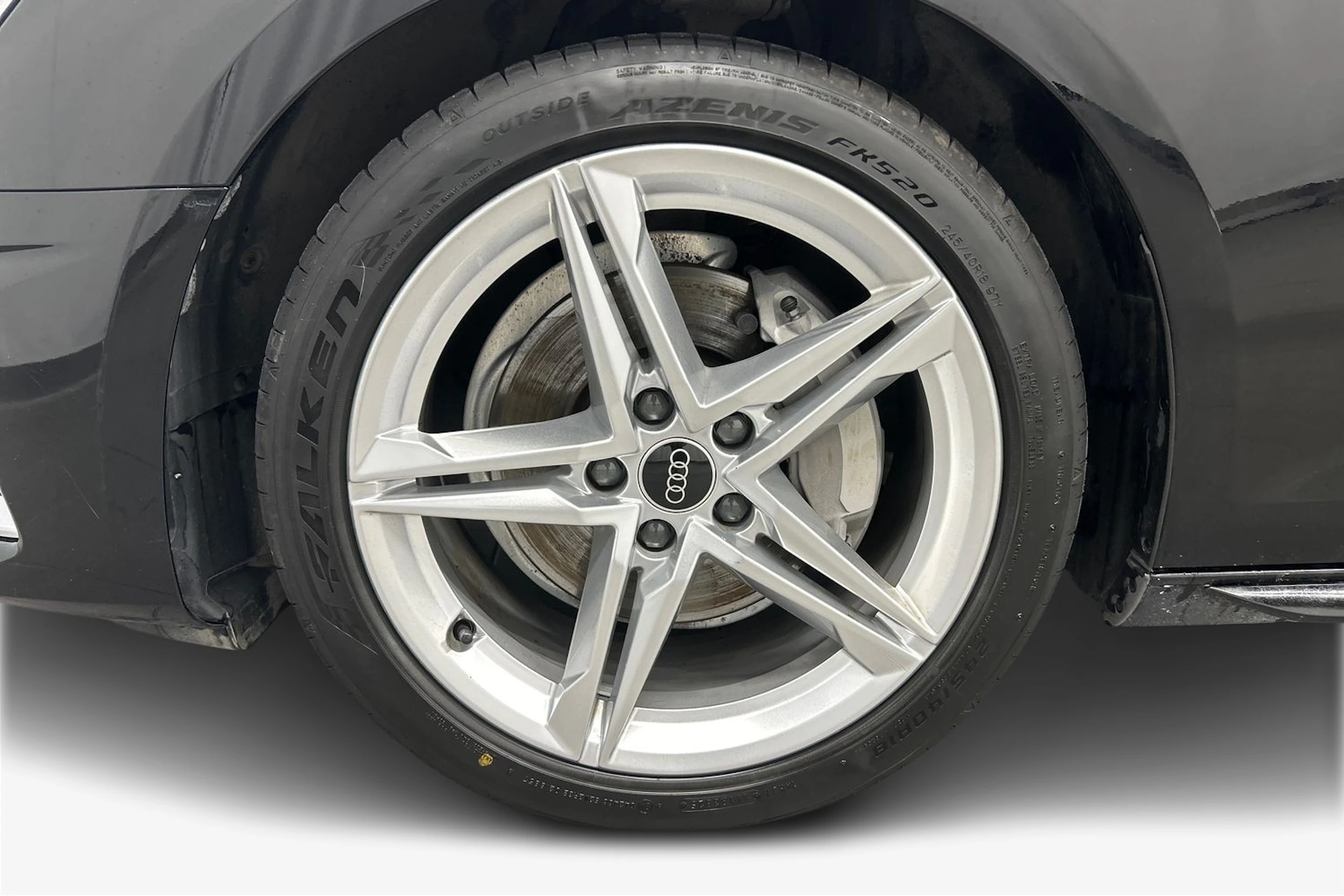 musta Audi A4 2023 kuva 9.