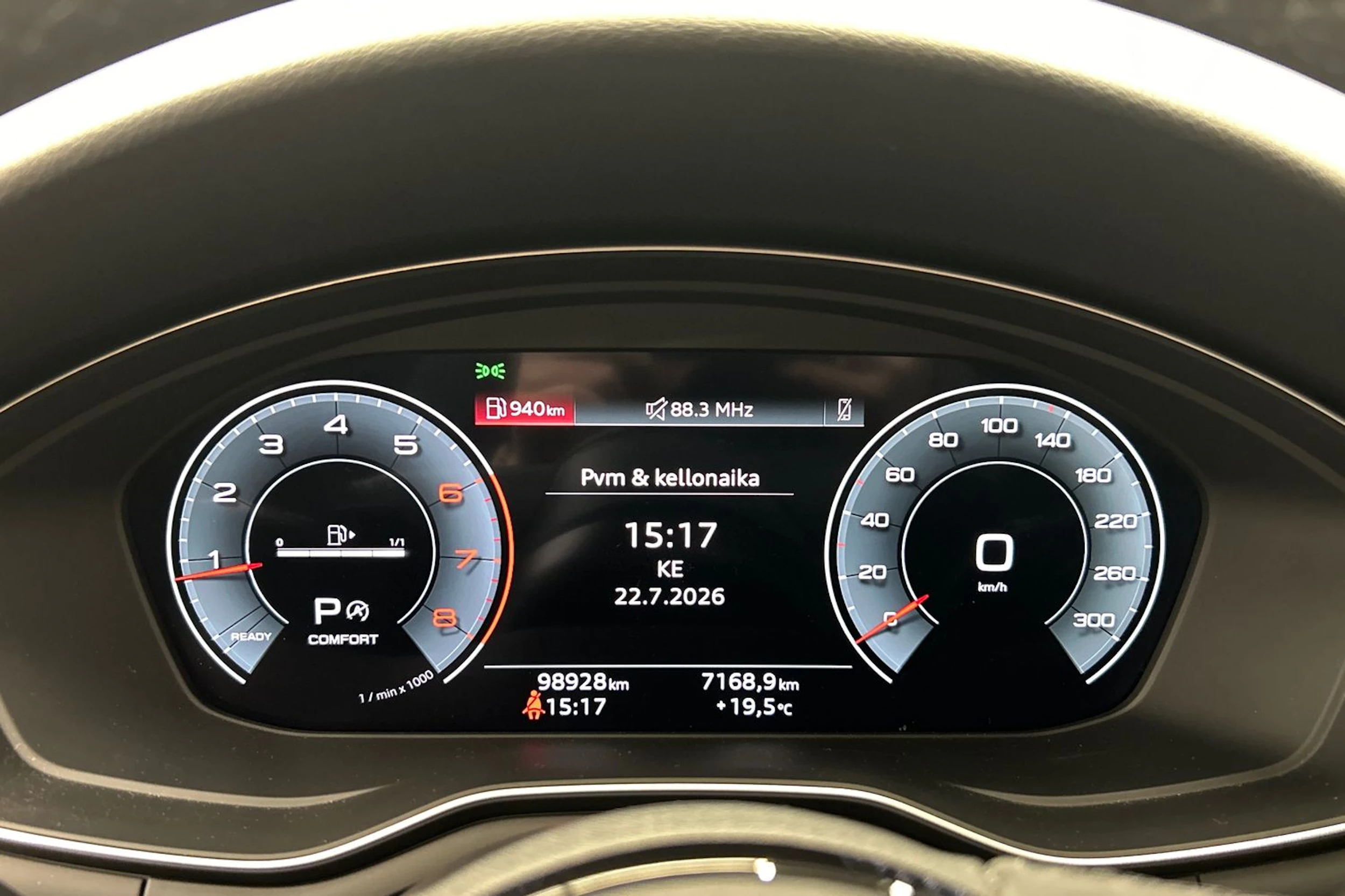 musta Audi A4 2023 kuva 15.