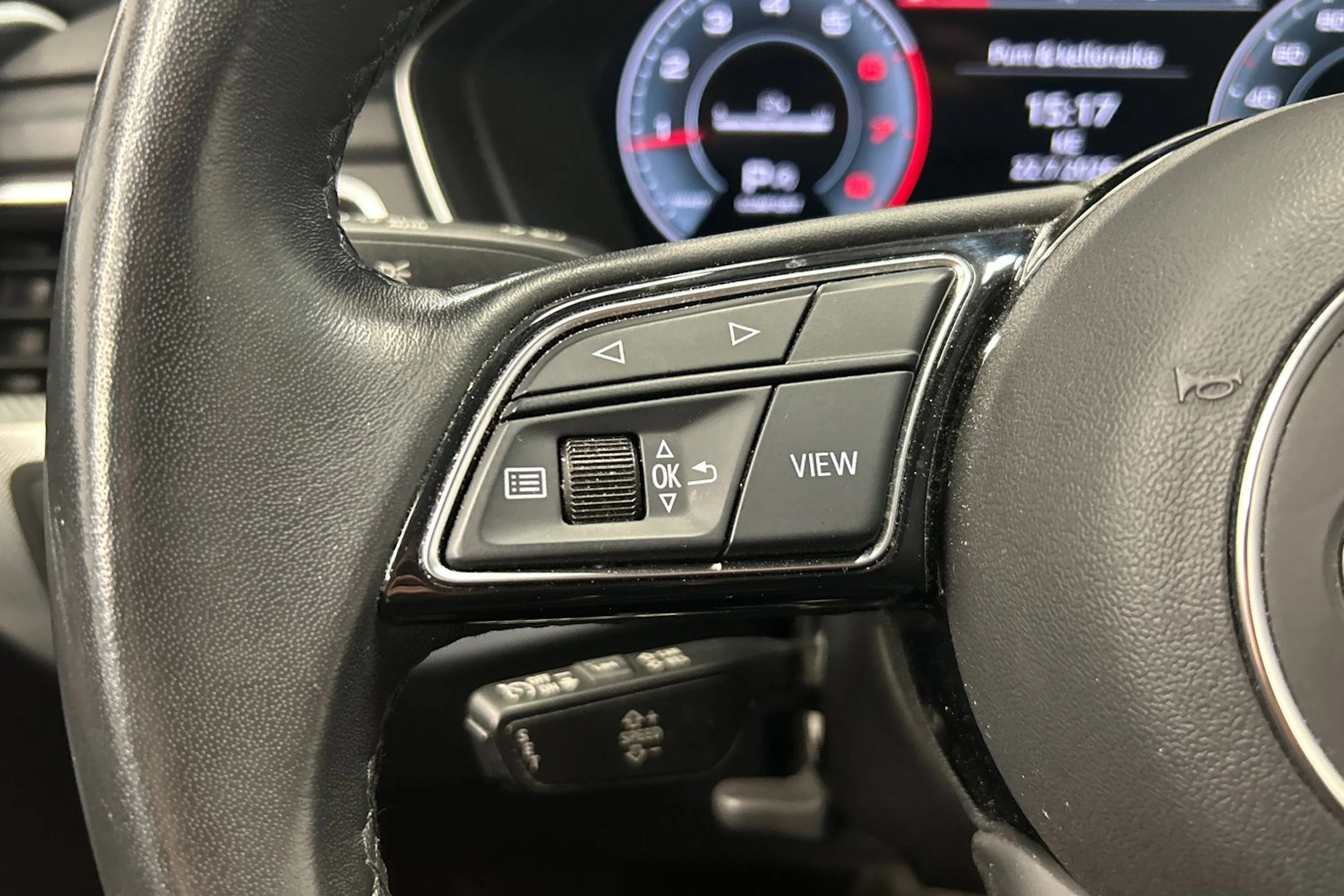 musta Audi A4 2023 kuva 16.