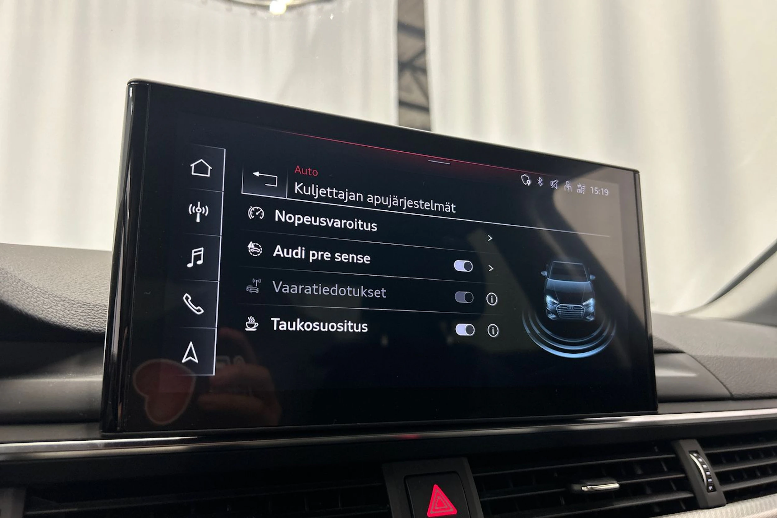 musta Audi A4 2023 kuva 20.