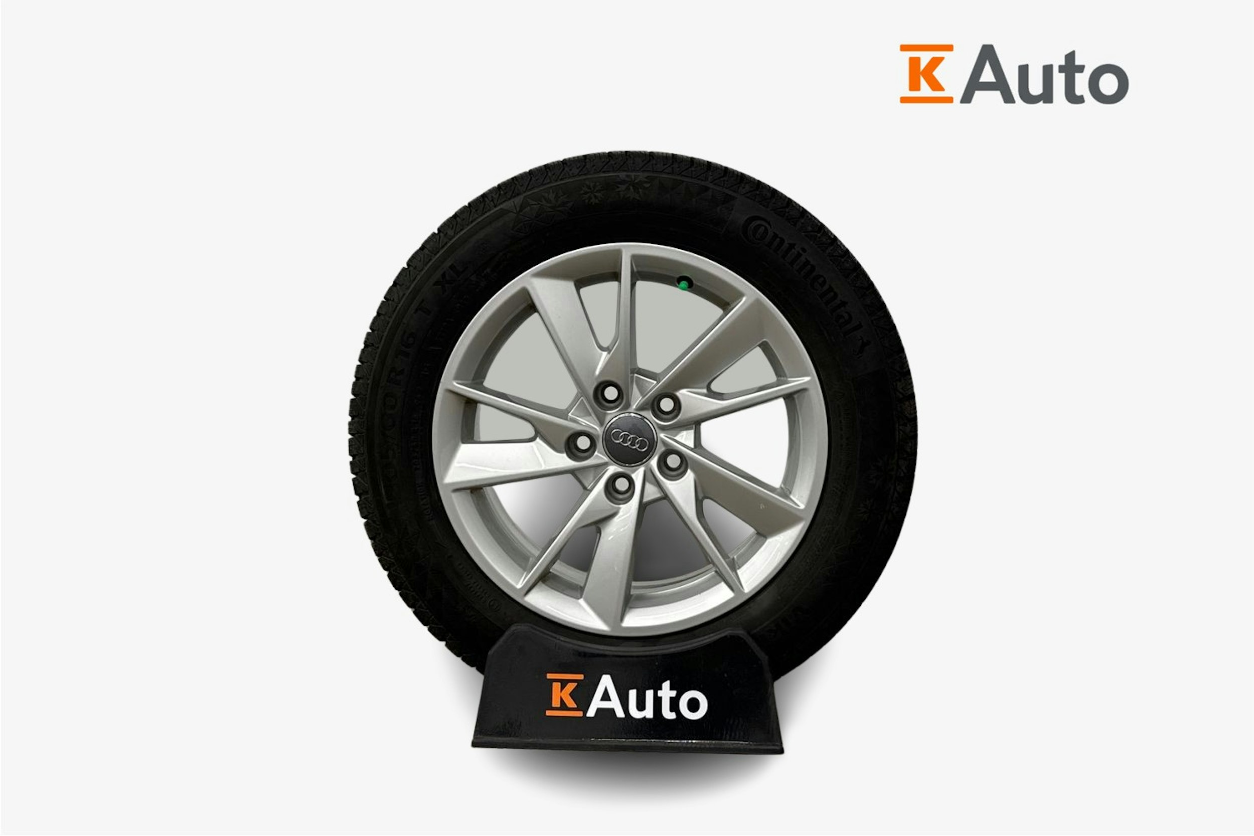 musta Audi A4 2023 kuva 11.
