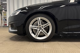 musta Audi A4 2023 kuva 13.