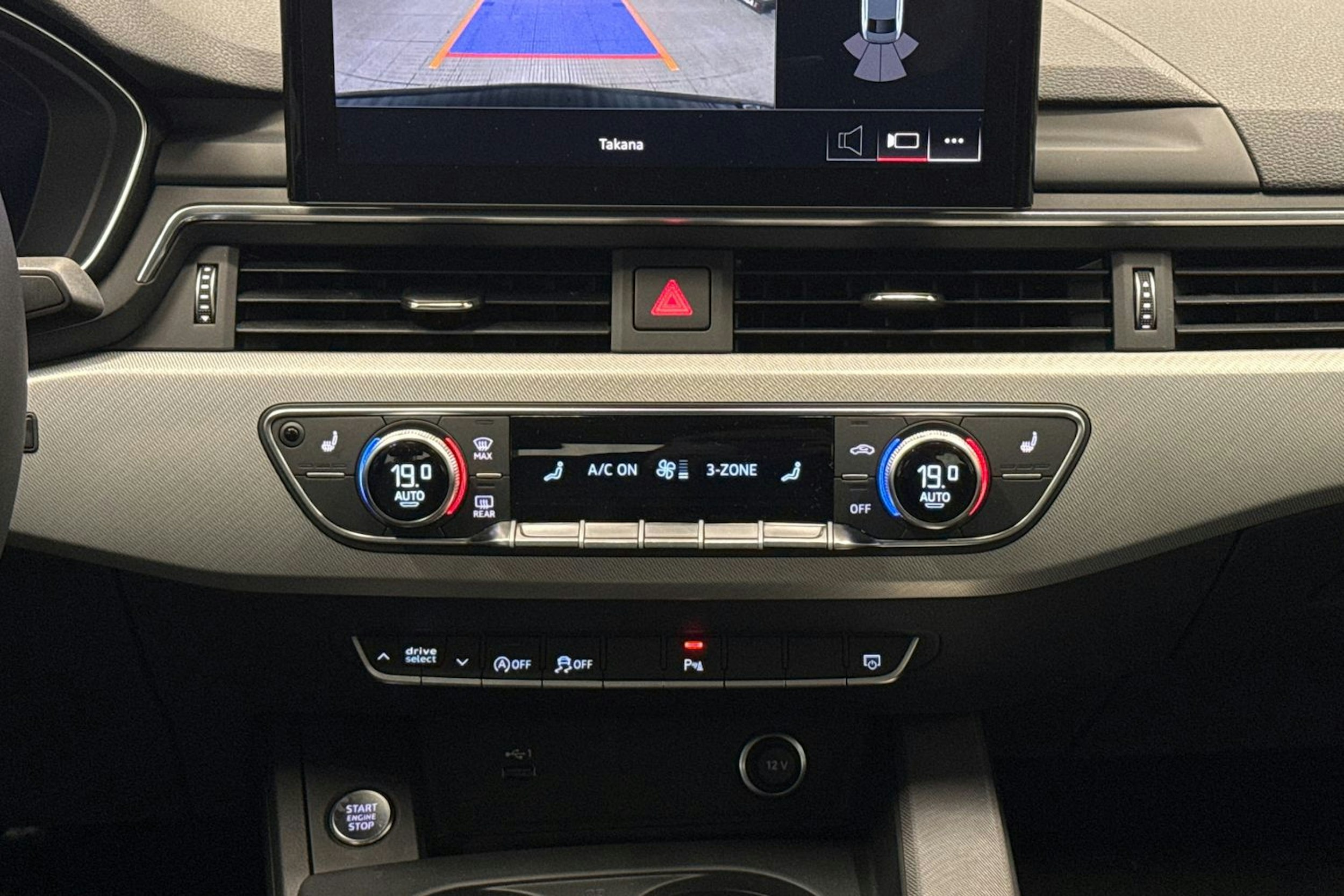 musta Audi A4 2023 kuva 22.