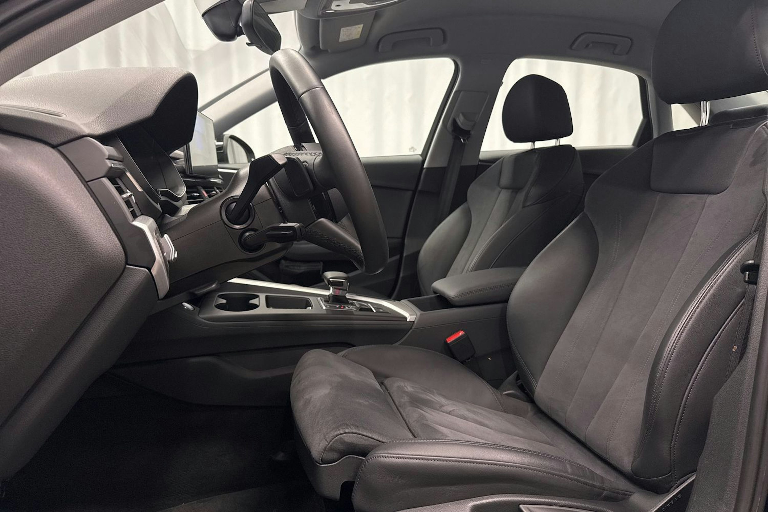 musta Audi A4 2023 kuva 24.