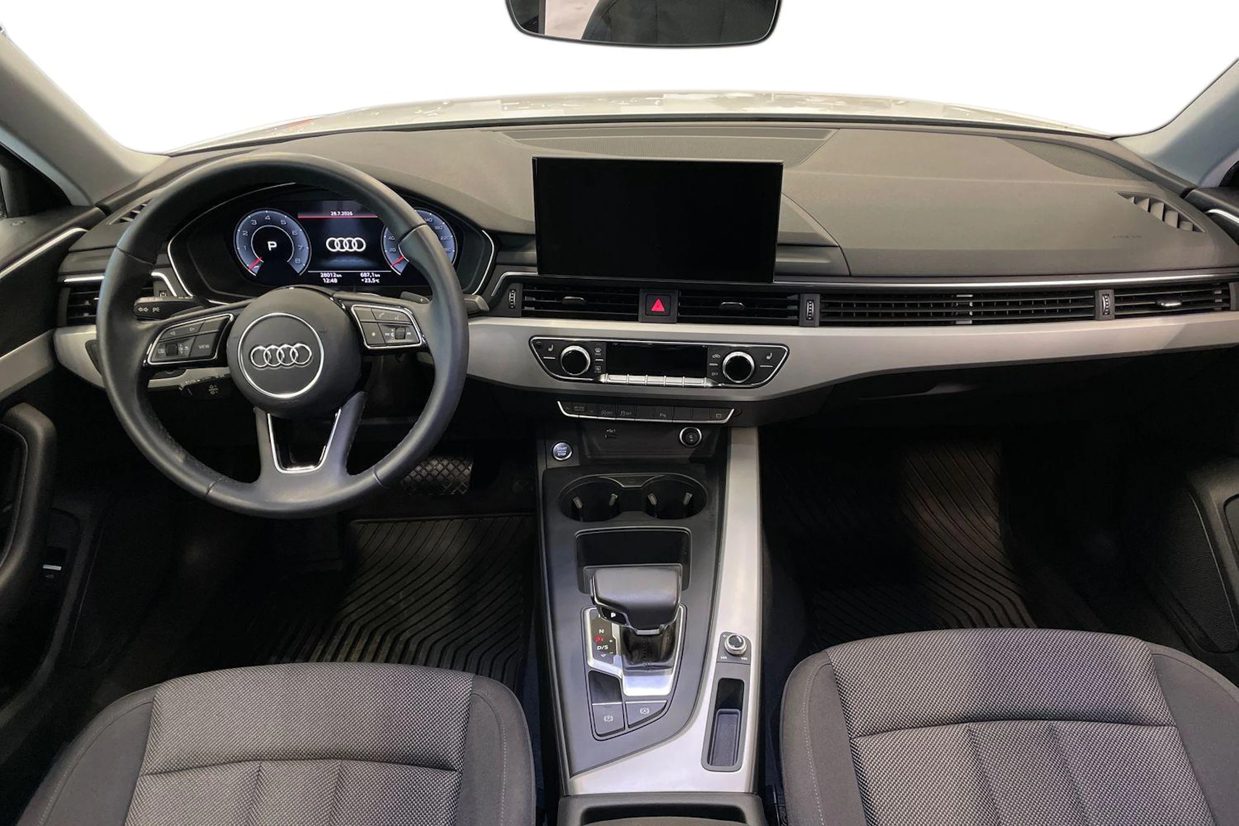Valkoinen Audi A4 2023 kuva 7.