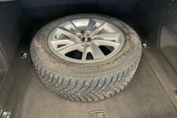 Valkoinen Audi A4 2023 kuva 10.