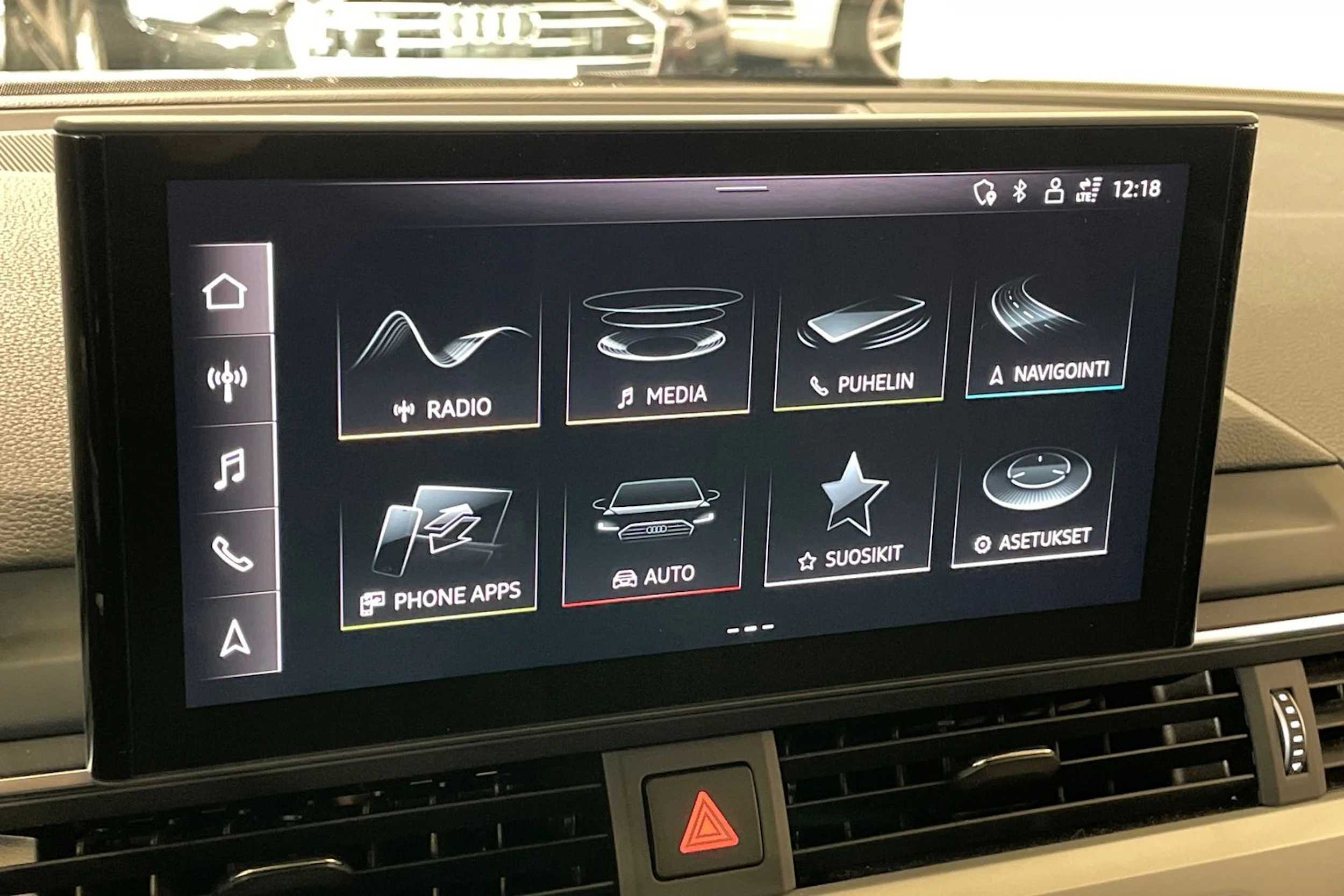 Valkoinen Audi A4 2023 kuva 15.