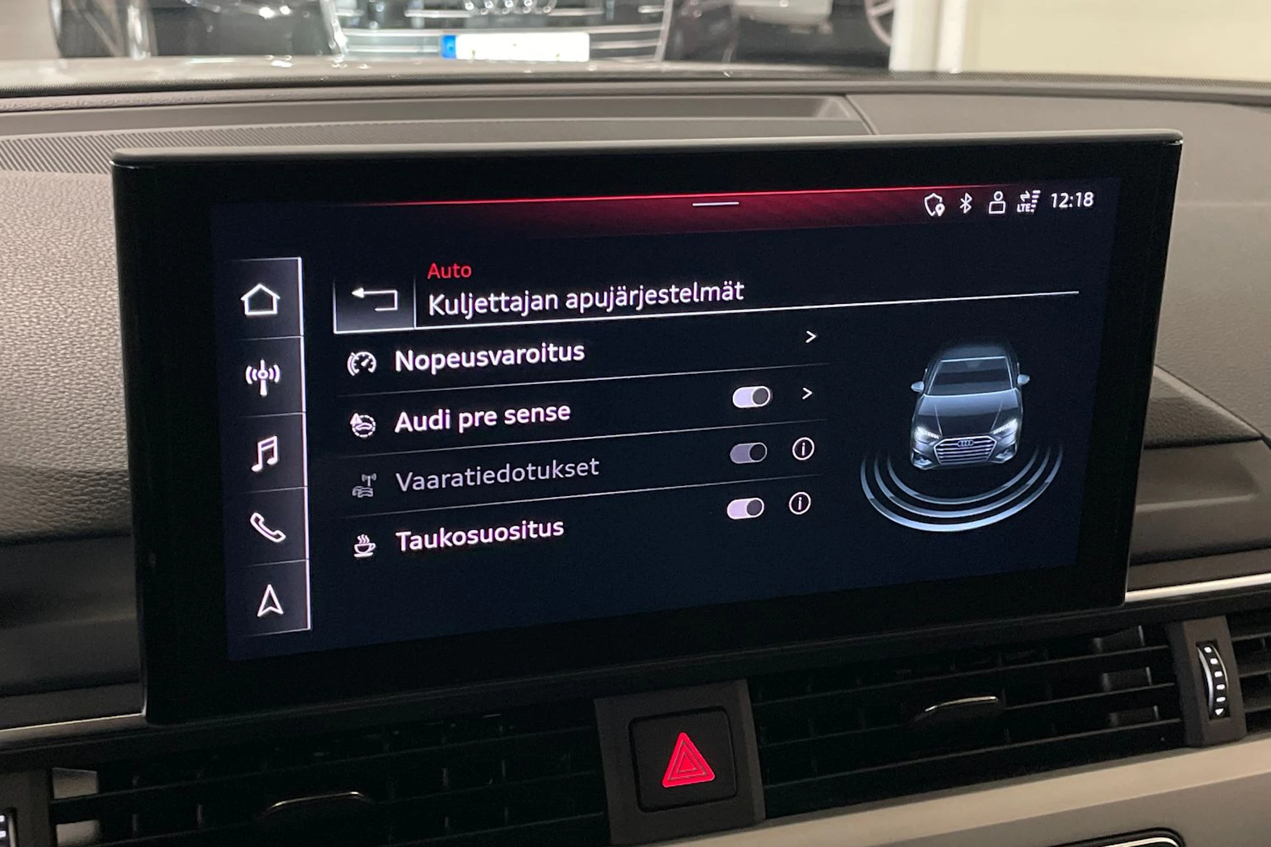 Valkoinen Audi A4 2023 kuva 17.