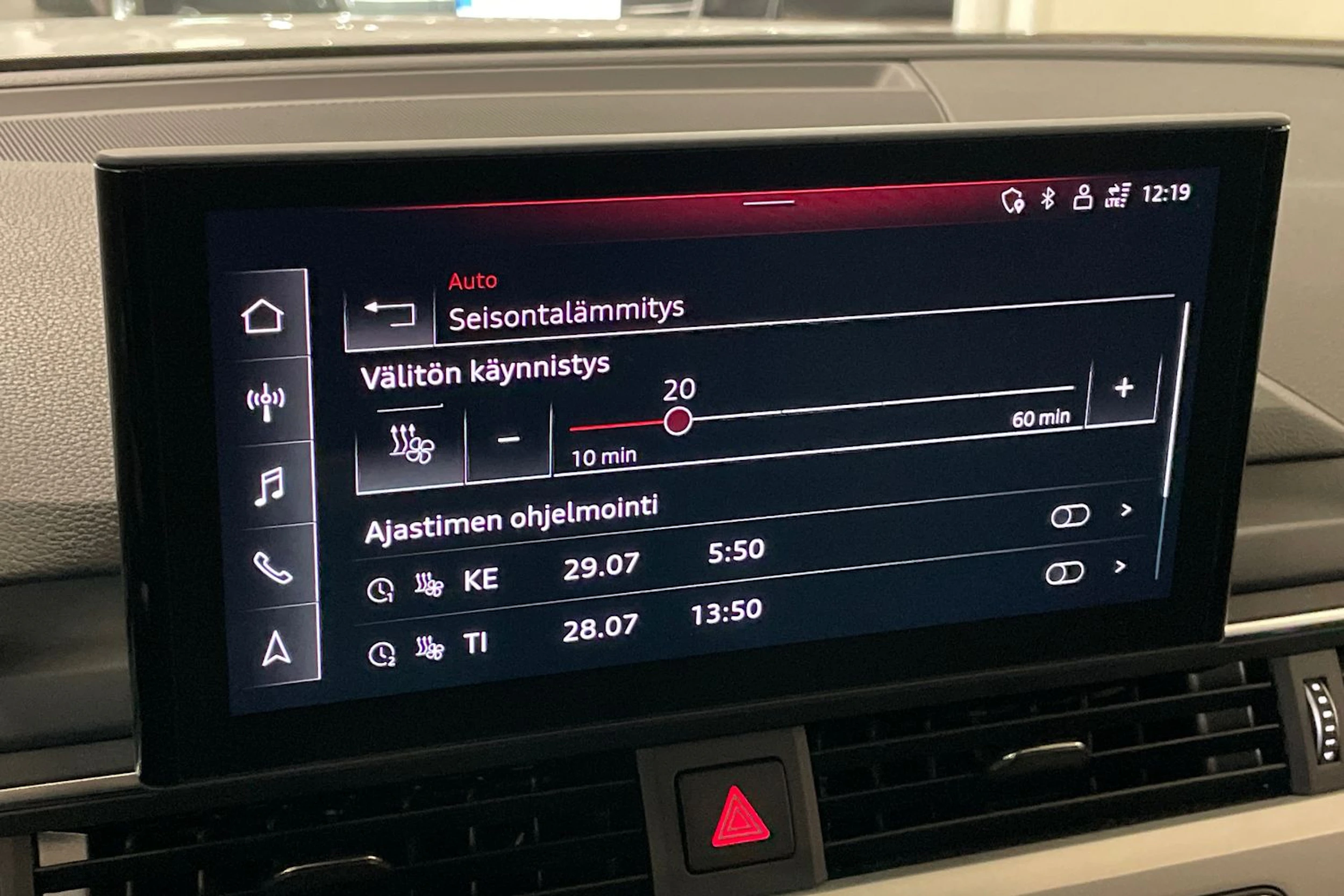 Valkoinen Audi A4 2023 kuva 18.