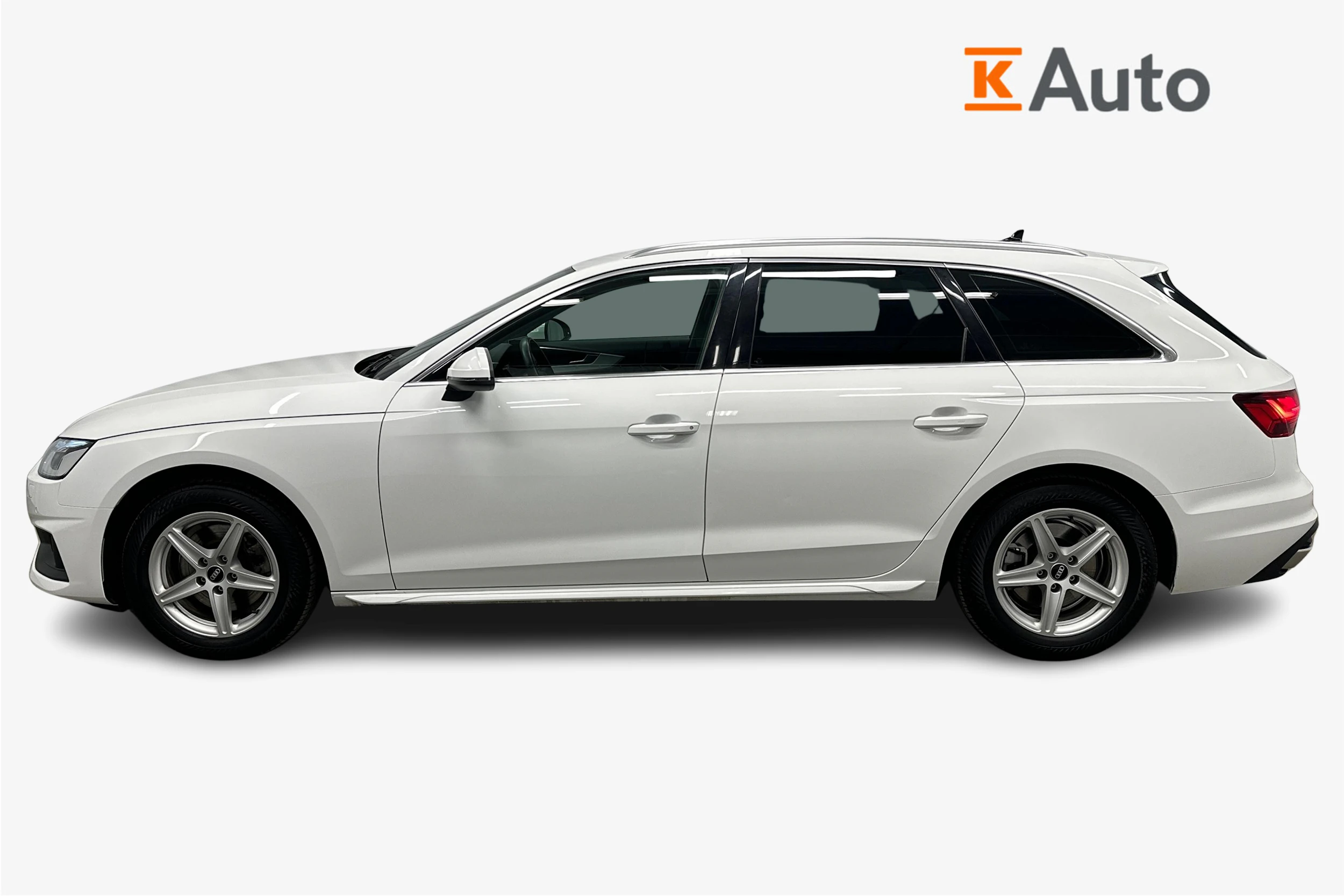 valkoinen Audi A4 2023 kuva 7.