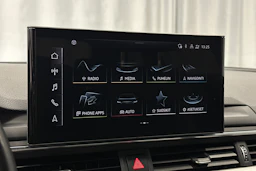 valkoinen Audi A4 2023 kuva 20.
