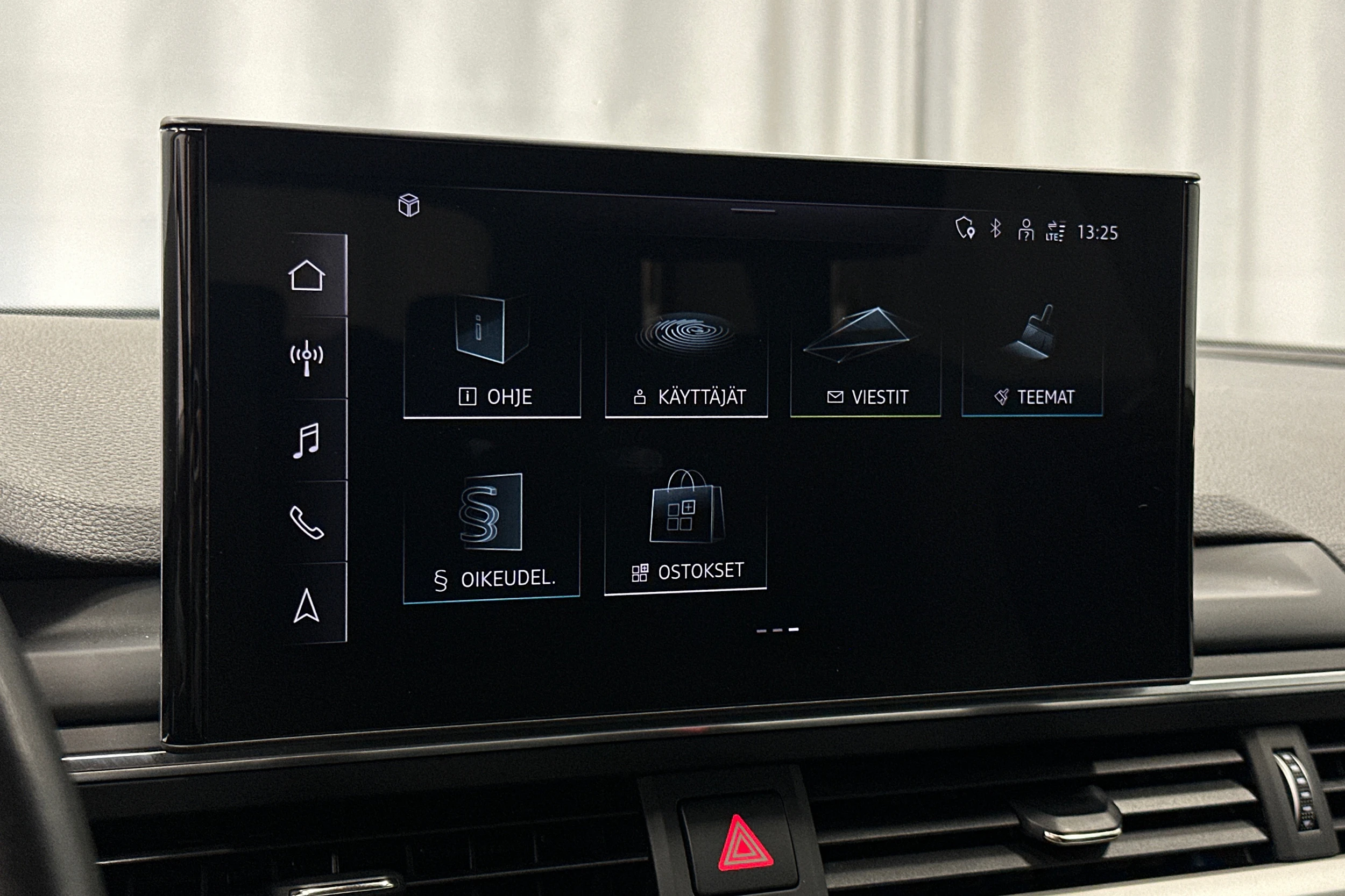 valkoinen Audi A4 2023 kuva 21.