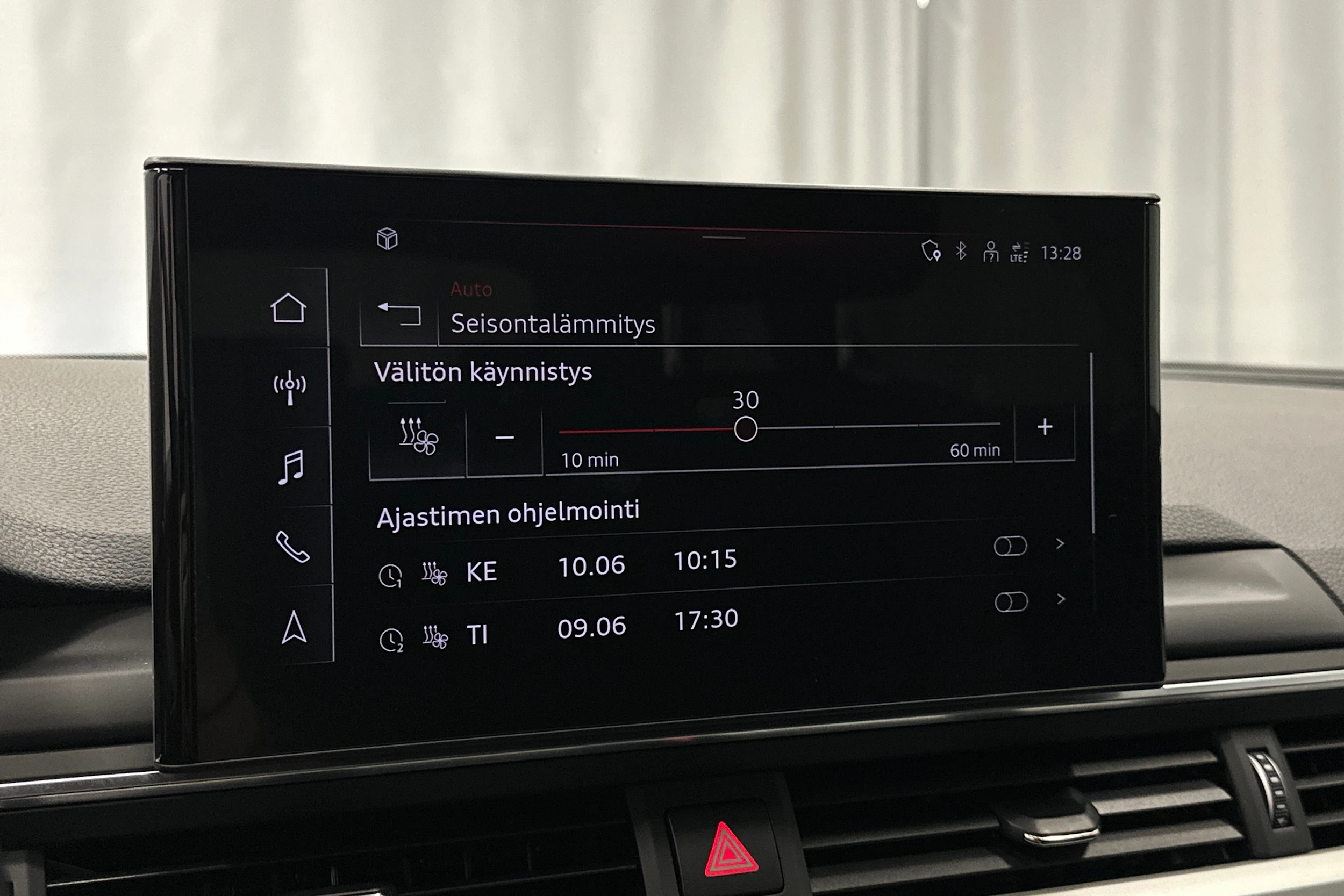 valkoinen Audi A4 2023 kuva 27.