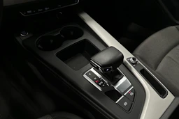 valkoinen Audi A4 2023 kuva 29.