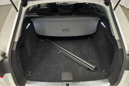 valkoinen Audi A4 2023 kuva 31.