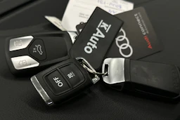 valkoinen Audi A4 2023 kuva 33.