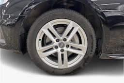 Musta Audi A4 2023 kuva 9.