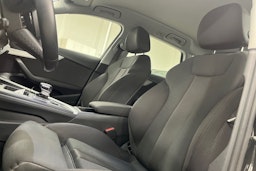 Musta Audi A4 2023 kuva 11.