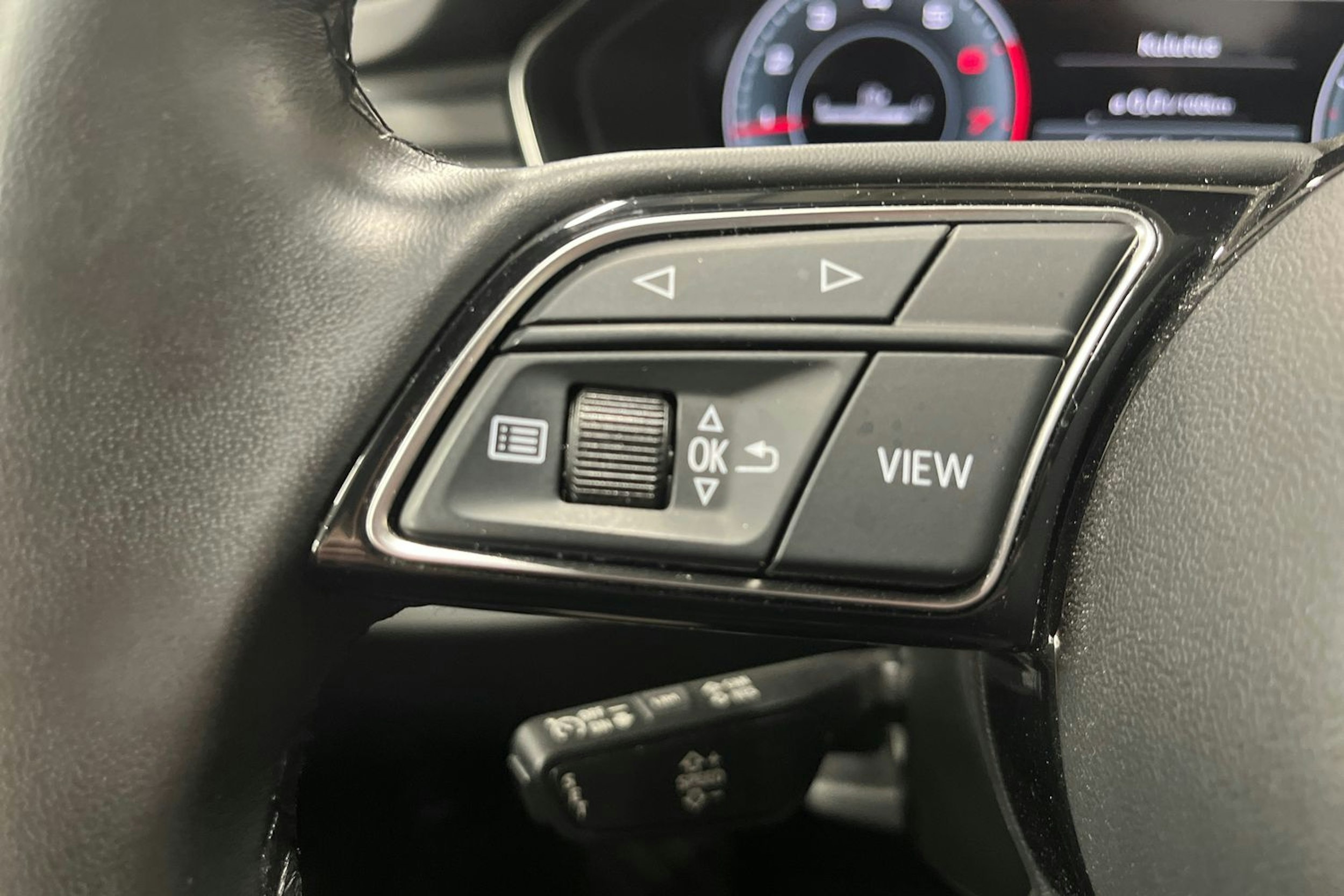 Musta Audi A4 2023 kuva 15.