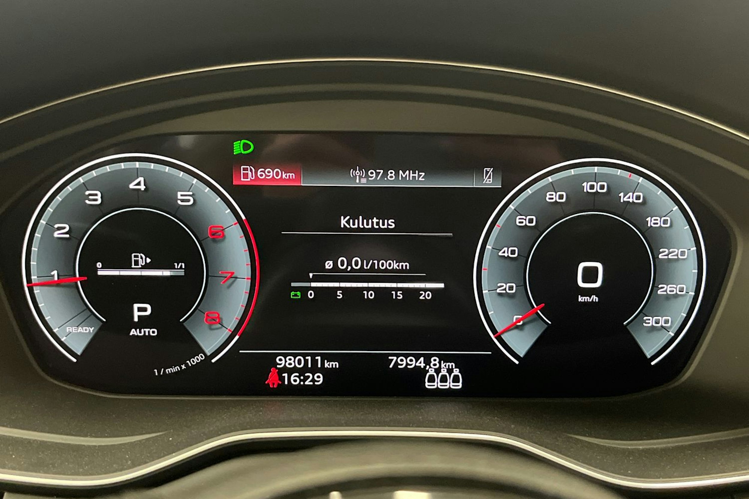 Musta Audi A4 2023 kuva 17.