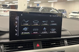 Musta Audi A4 2023 kuva 18.