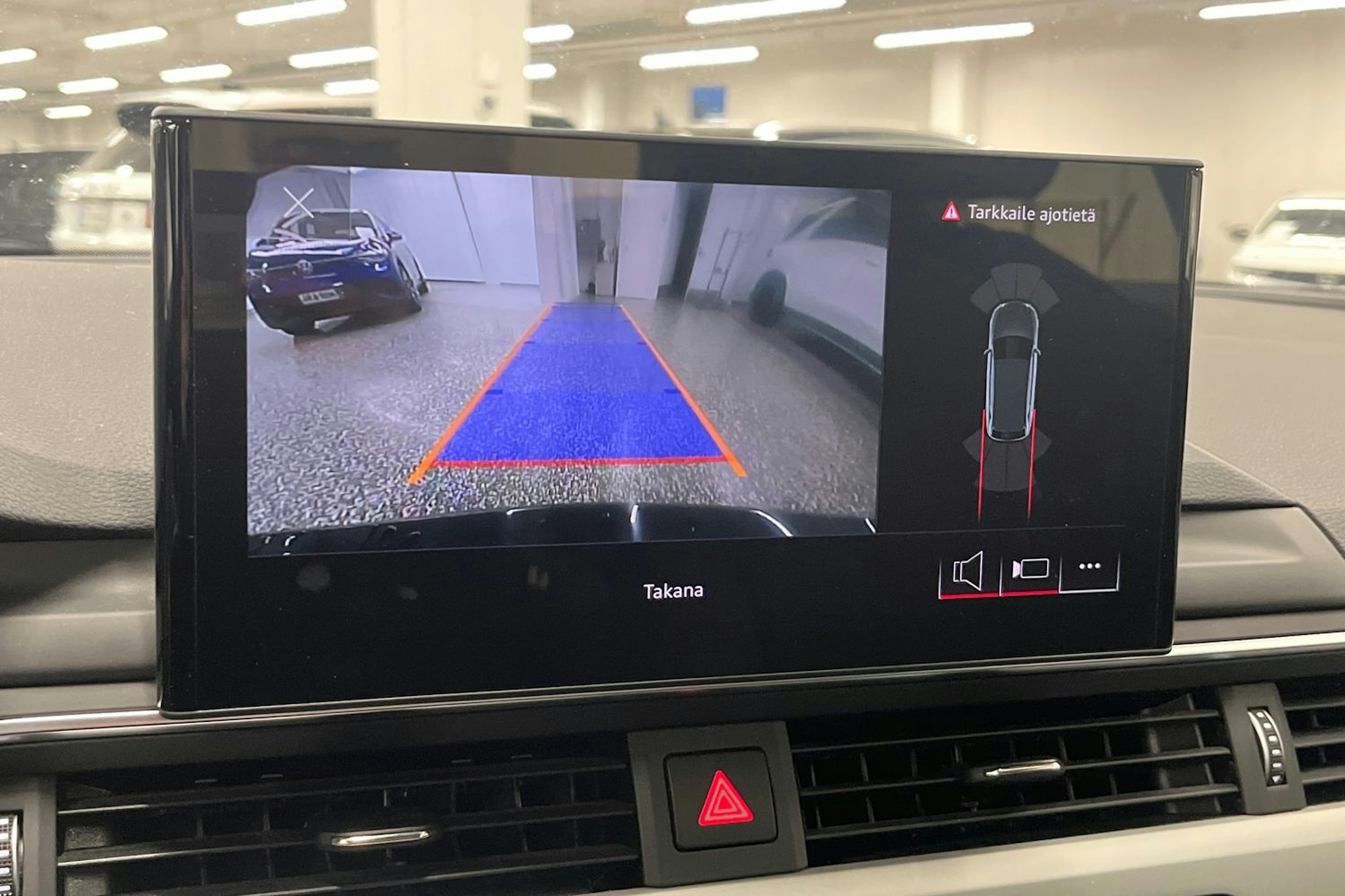 Musta Audi A4 2023 kuva 19.