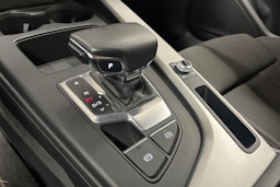 Musta Audi A4 2023 kuva 23.