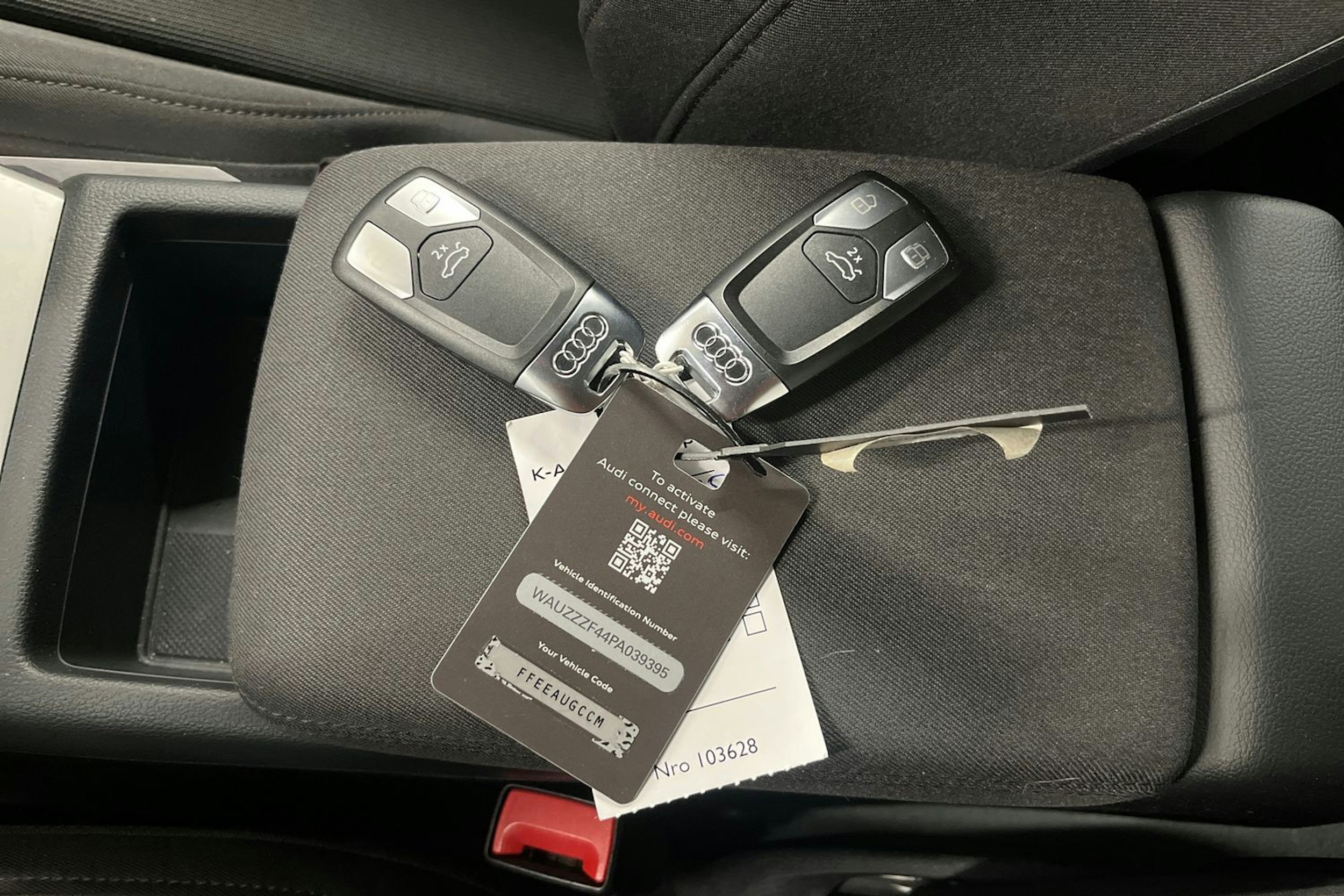 Musta Audi A4 2023 kuva 24.