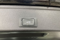 Musta Audi A4 2023 kuva 26.